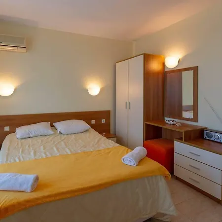 Studio In Polo With Kitchen Wifi Dv Apartment